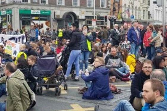 تظاهرات هزاران ایرلندی در اعتراض به بحران بی خانمانی