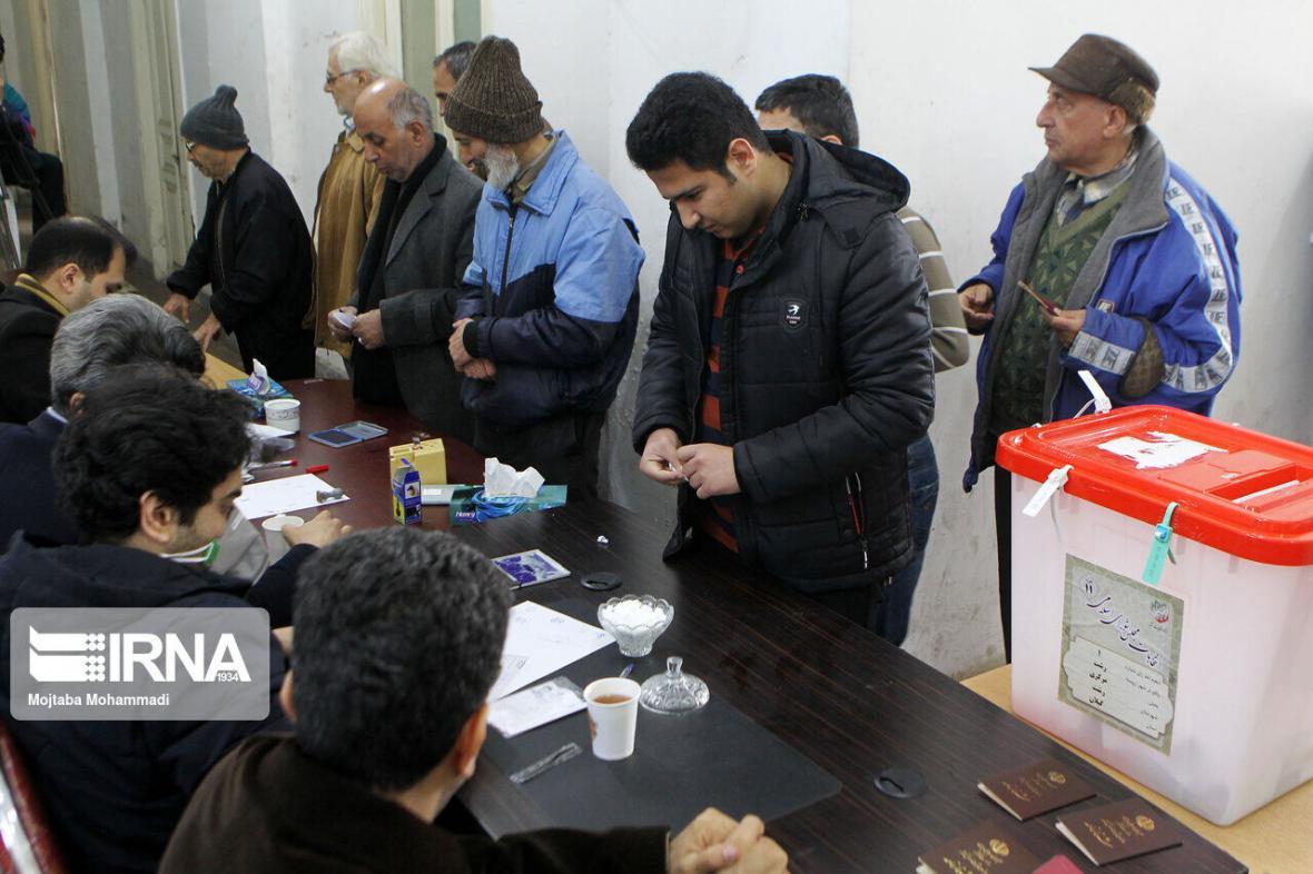 خبرنگاران رای گیری در حوزه های شهری گیلان تمدید شد خبرنگاران رای گیری در حوزه های شهری گیلان تمدید شد