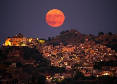 عکسl تصویر روز ناسا: قرص آتشین ماه بر فراز سیسیل! (تور ارزان ایتالیا)