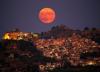 عکسl تصویر روز ناسا: قرص آتشین ماه بر فراز سیسیل! (تور ارزان ایتالیا)