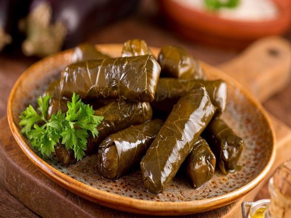 طرز تهیه دلمه برگ مو با چاشنی رب انار در 6 مرحله ساده طرز تهیه دلمه برگ مو با چاشنی رب انار در 6 مرحله ساده