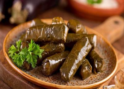 طرز تهیه دلمه برگ مو با چاشنی رب انار در 6 مرحله ساده